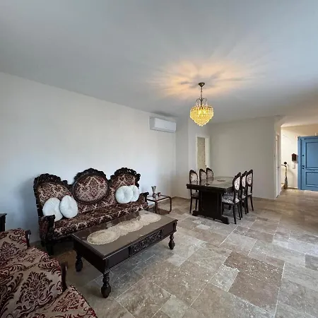 The Blue Mansion - Charming Family In Villa
