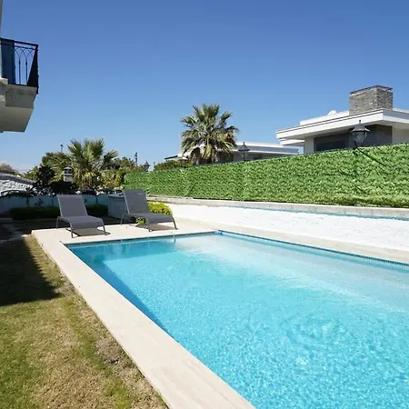 The Blue Mansion - Charming Family In Villa *