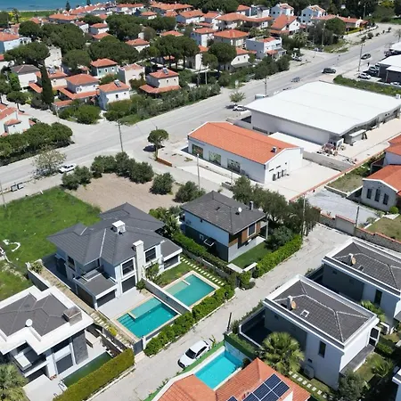 The Blue Mansion - Charming Family In Villa Cesme