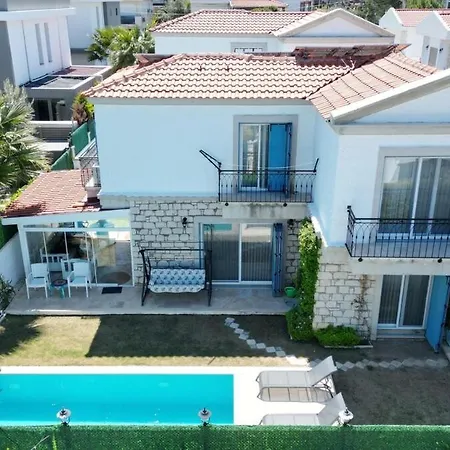 The Blue Mansion - Charming Family In Cesme